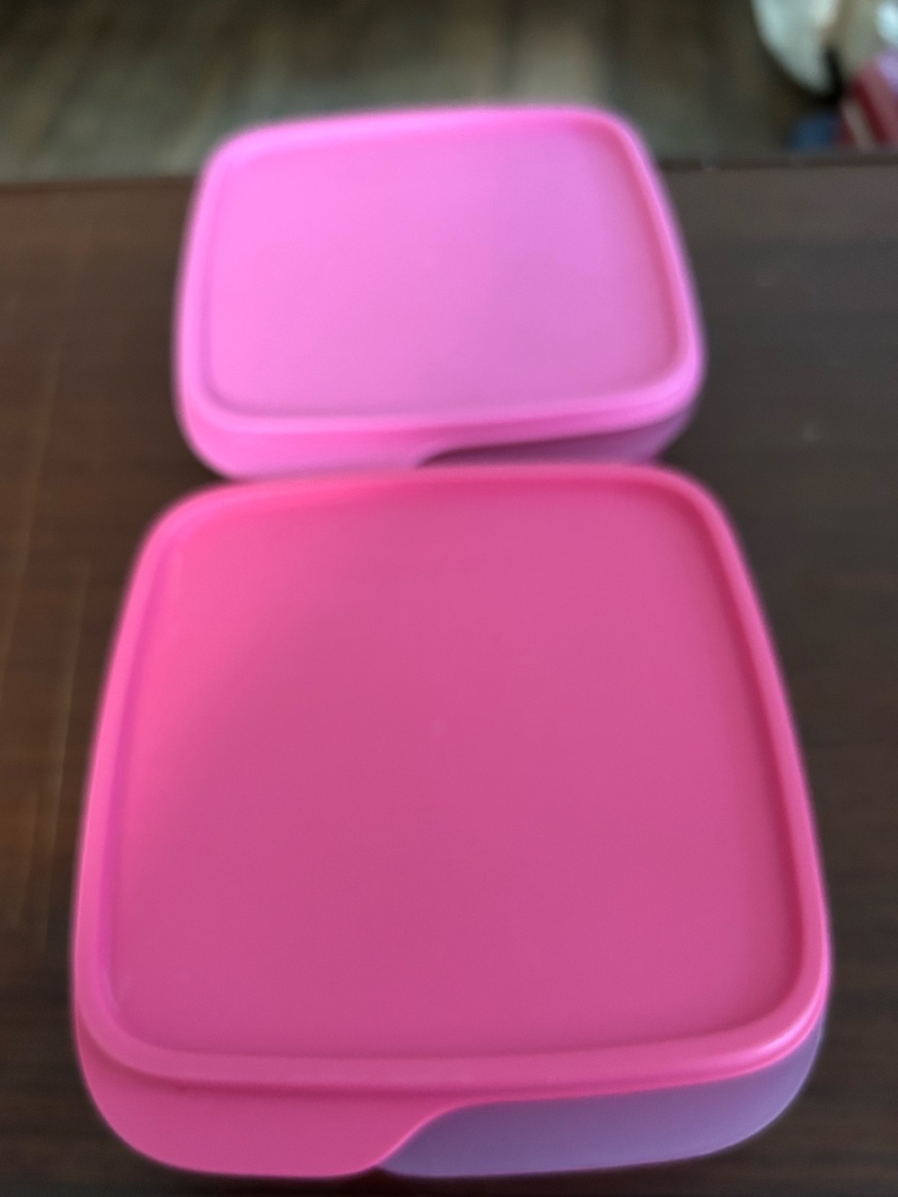 Tupperware set of two pink lunch or craft containers 550 ml, airtight lid 6x6x3